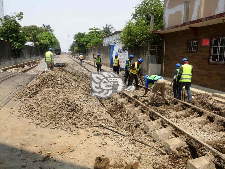 ¡Cuidado! Cierran circulación bajo el puente en Coatzacoalcos por cambio de vías