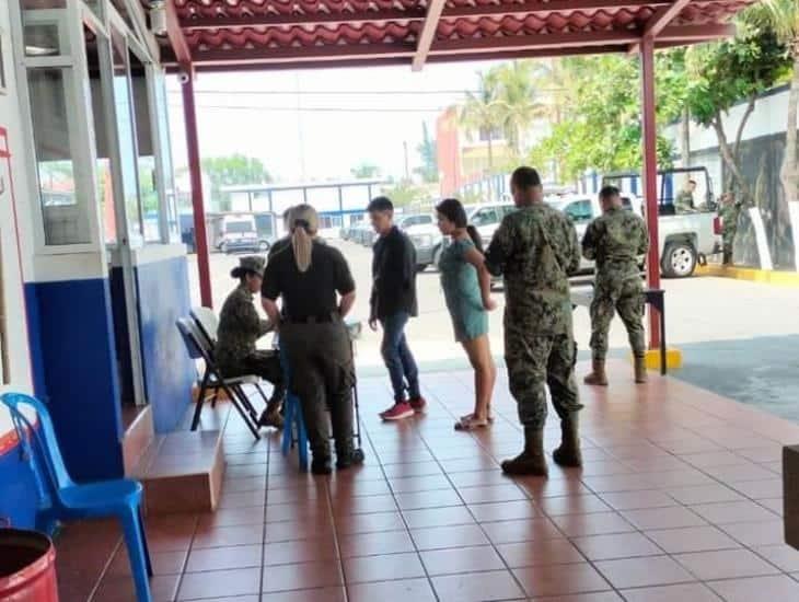 Liberan a pareja detenida por presunto narcomenudeo en Medellín de Bravo