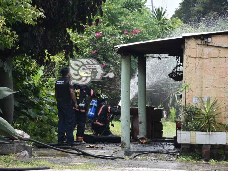 Incendio devasta domicilio en unidad habitacional de Orizaba (+Video)