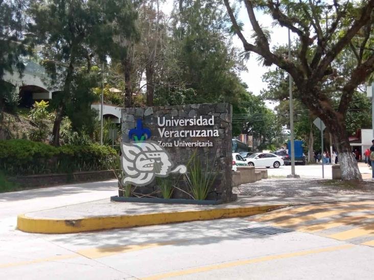 Trabajadores de la UV, en Xalapa, piden fondos para cheques de aguinaldo