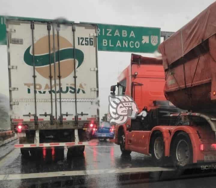 Accidente de tráiler full en Nogales deja 2 lesionados, entre ellos un menor con quemaduras y el chófer