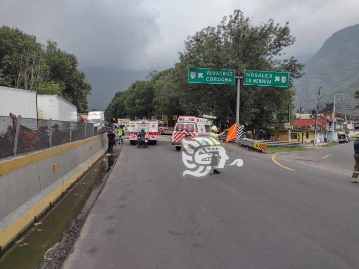 Accidente de tráiler full en Nogales deja 2 lesionados, entre ellos un menor con quemaduras y el chófer