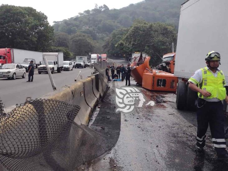 Accidente de tráiler full en Nogales deja 2 lesionados, entre ellos un menor con quemaduras y el chófer