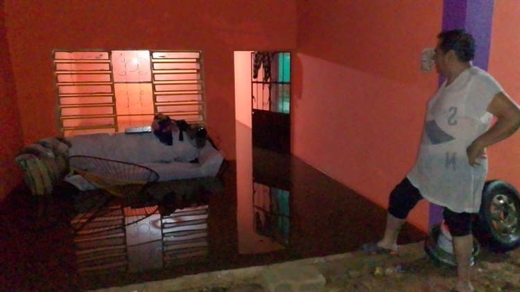 Sin luz ni agua en sur de Veracruz tras tromba