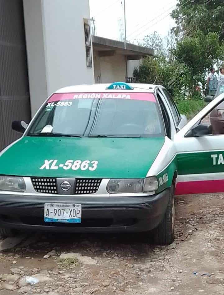 Hampa hace lo que quiere en Xalapa: taxista es atacado por asaltante con machete