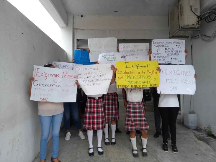 Dos años sin maestro cumple Telebachillerato Mata de Pita en Veracruz