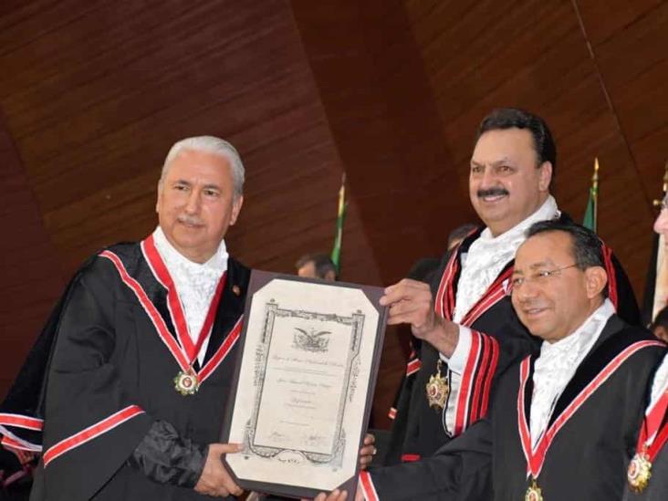 Incorporan a juristas y empresario a la Legión de Honor Nacional de México