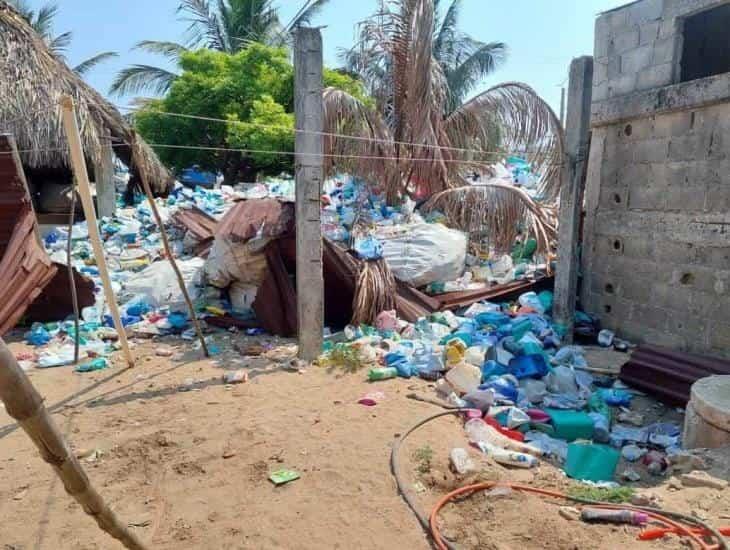 Residuos tóxicos de recicladora envenenan a niños en el sur de Veracruz