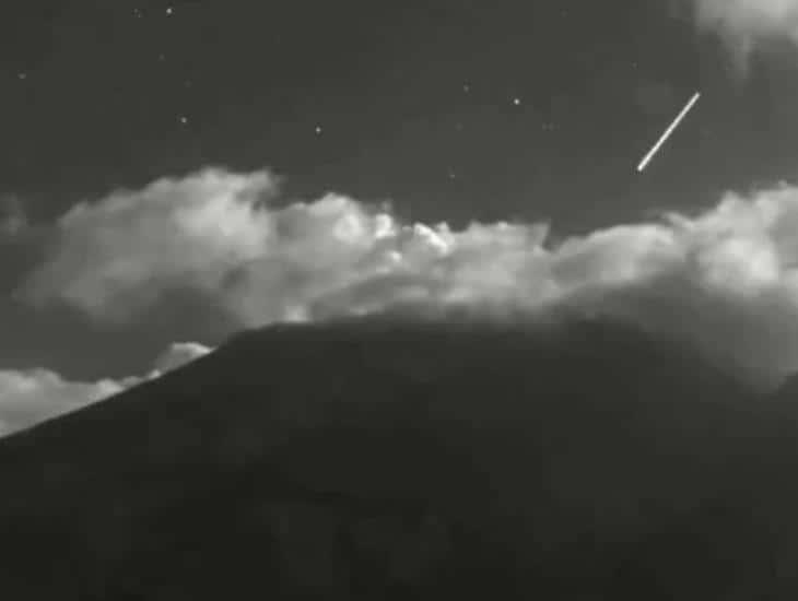 ¡Impresionante! Captan objeto luminoso cerca del cráter del Popocatépetl (+Video)