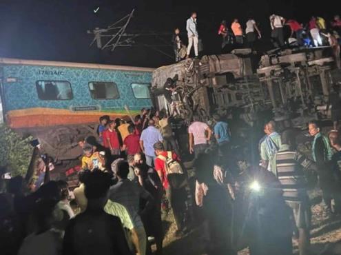 Tragedia en India; choque de trenes deja más de 200 muertos (+Video)