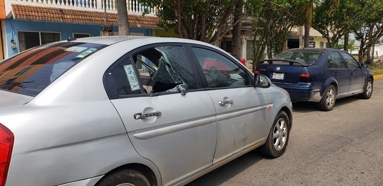 Automóvil choca motociclista en calles de Cosamaloapan