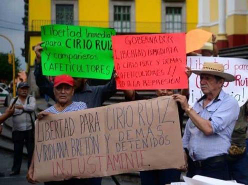 ¿El juego de las manos limpias?; Cisneros niega responsabilidad en cacería de activistas