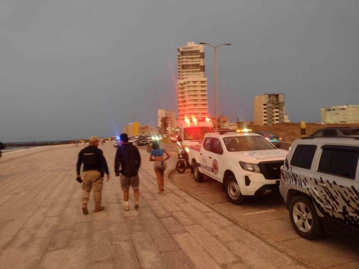 Rescatan a un hombre y una niña de ahogarse en Playa La Bamba, en Boca del Río