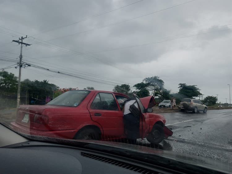 Choque por alcance entre vehículos en carretera de Paso del Toro