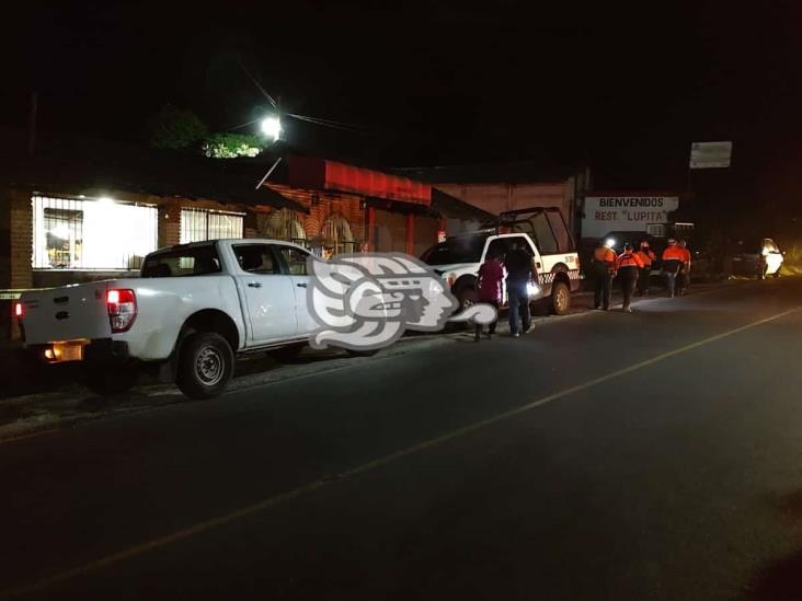 Sicarios ejectuan a una mujer en un restaurante de Jilotepec; amarran a su hija