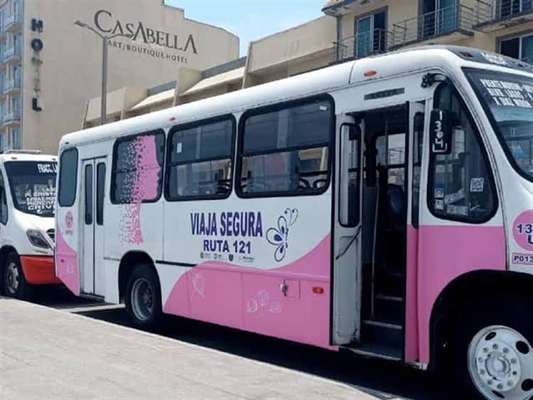 Transporte exclusivo de mujeres en Veracruz no agrada a camioneros
