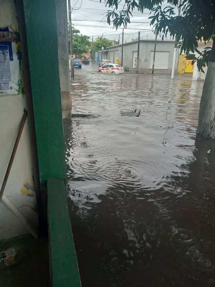 Vecinos de colonia Pocitos y Rivera, cansados de inundaciones