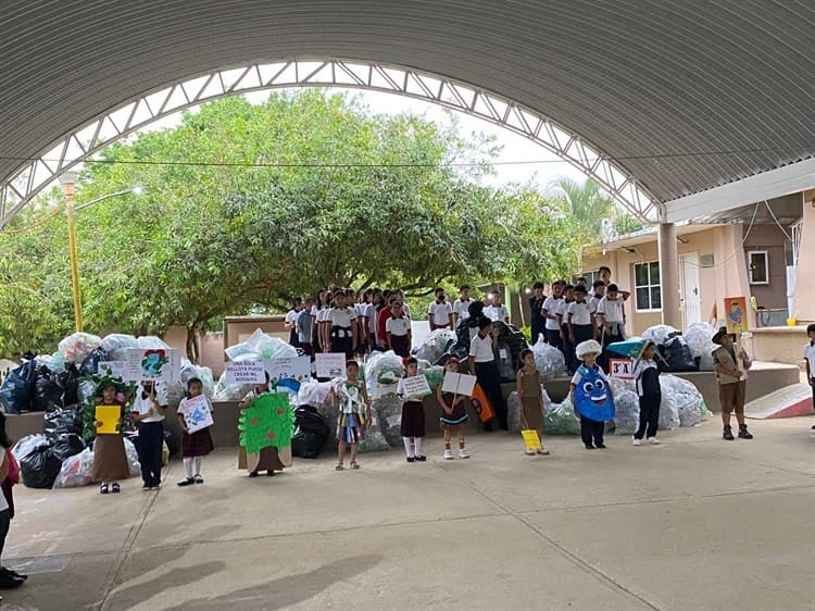 Estudiantes nanchitecos buscan fomentar el cuidado del medio ambiente