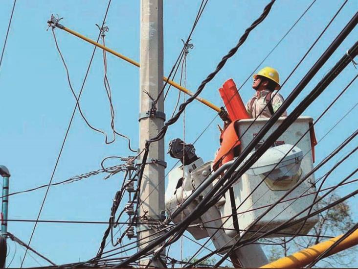 Sonia y su madre, víctimas de la falta de energía eléctrica en Veracruz