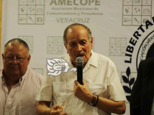 Amecope galardona a José Pablo Robles Martínez en Coatzacoalcos; ¡resalta su admiración al reportero de calle! (+Video)