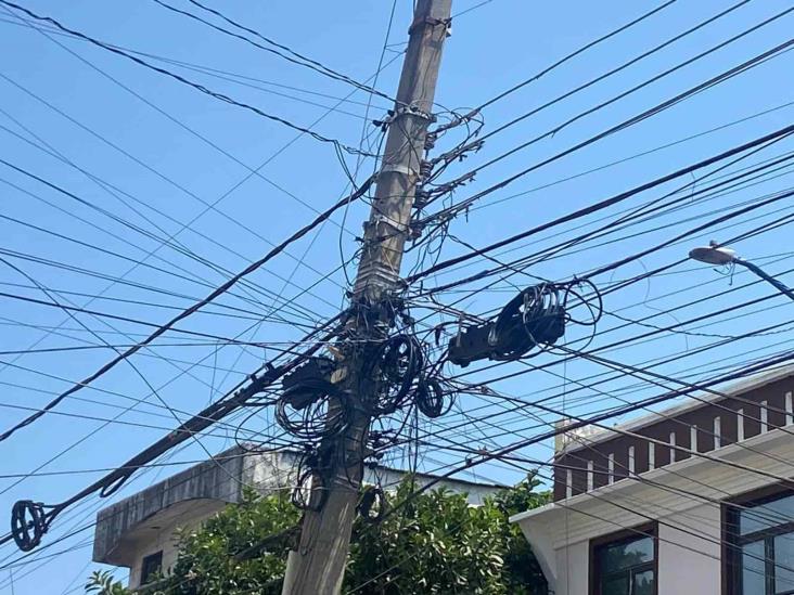 Telarañas de cables afectan la imagen del Centro Histórico de Veracruz