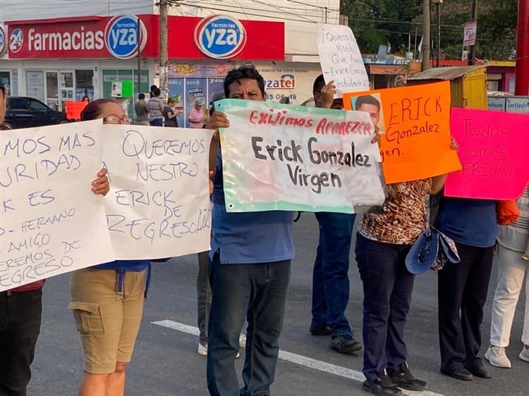 Con bloqueo, exigen localización de Erick, estudiante del Tec desaparecido en Veracruz