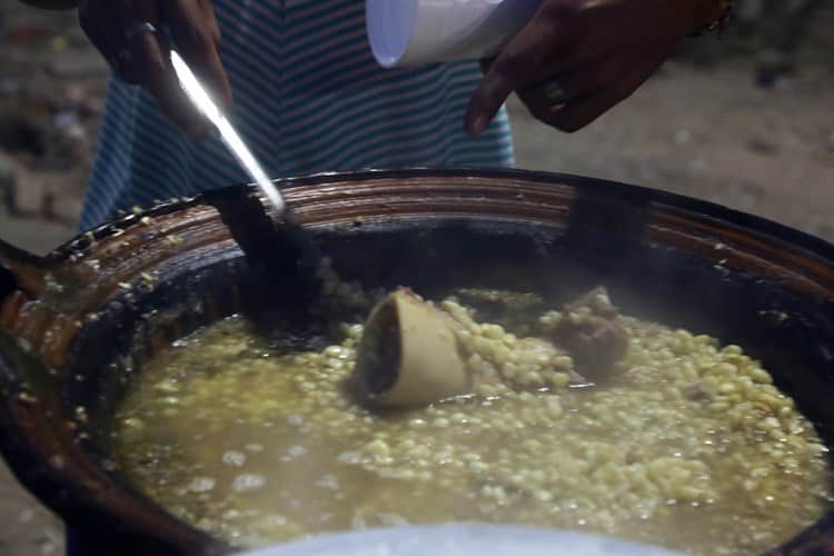 Sazón del Istmo: esquites con tuétano y camarón