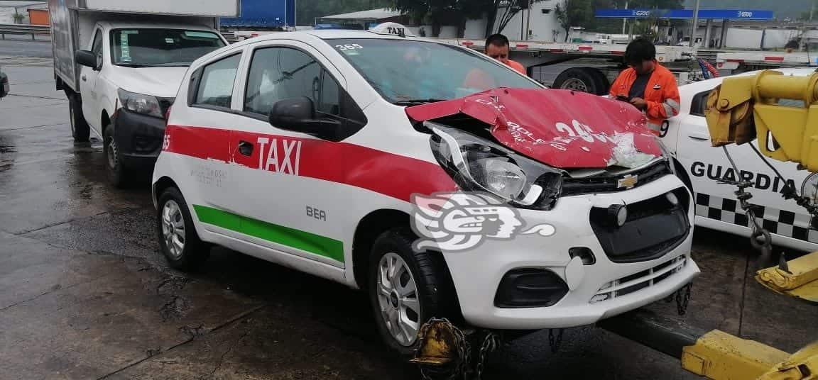 Por lluvia y exceso de velocidad, 2 accidentes en la Córdoba-Puebla