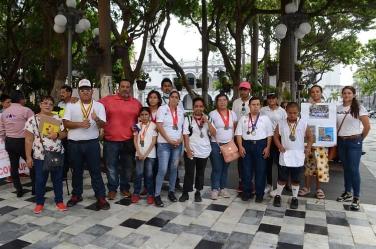 Se manifiestan para exigir apoyo del IVD deportistas con capacidades diferentes en Veracruz (+Video)