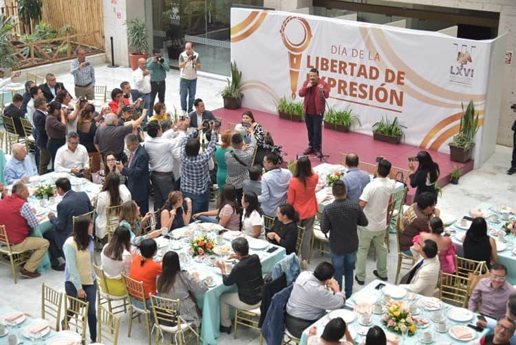 Por Día de la Libertad de Expresión, conviven diputados con medios de comunicación