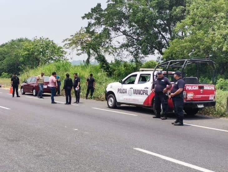 Abandonan cuerpos y posible narcomensaje en la Nuevo Teapa-Cosoleacaque