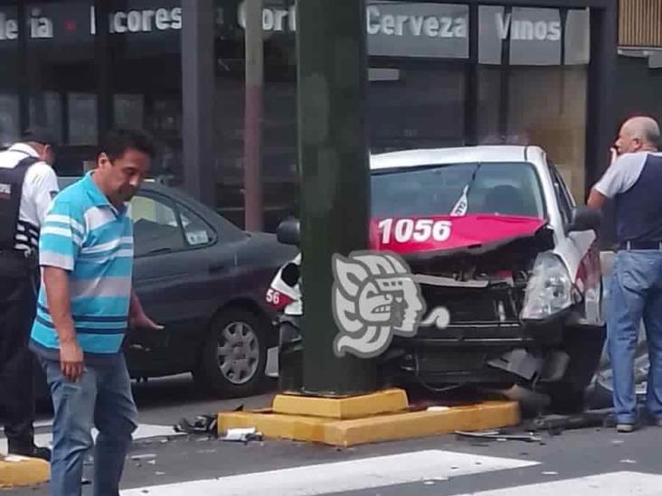 Brutal choque en calles del centro de Orizaba