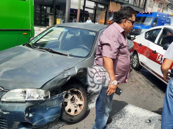 Brutal choque en calles del centro de Orizaba