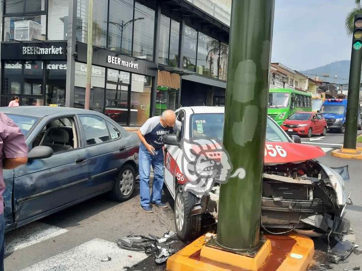 Brutal choque en calles del centro de Orizaba