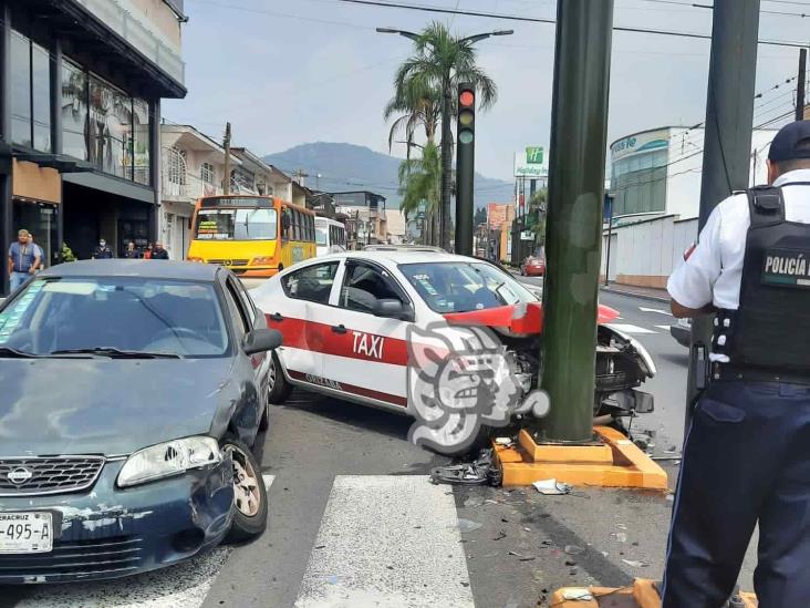Brutal choque en calles del centro de Orizaba