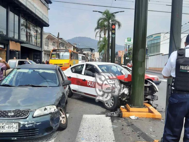 Brutal choque en calles del centro de Orizaba