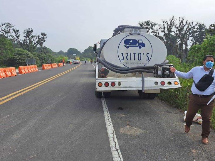 Pipa arrolla a trabajadores de Coca-Cola en libramiento de Coatepec