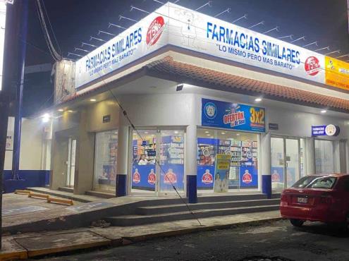 Fingen ser clientes y asaltan farmacia en Veracruz