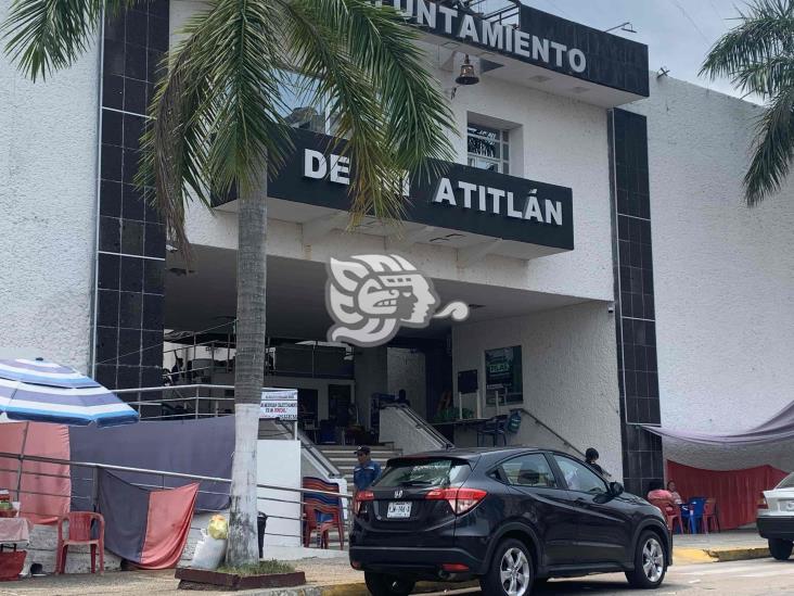 Plantón en Ayuntamiento de Minatitlán se extendería 4 meses más