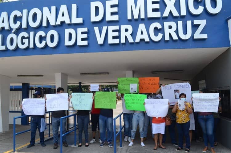 Protestan por desaparición de Erick en Tecnológico de Veracruz