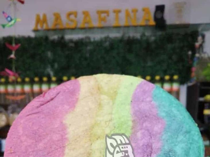 Saborea la diversidad: en Misantla lanzan tortilla del orgullo LGBT