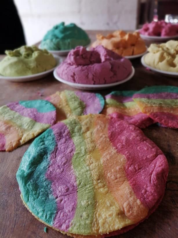 Saborea la diversidad: en Misantla lanzan tortilla del orgullo LGBT
