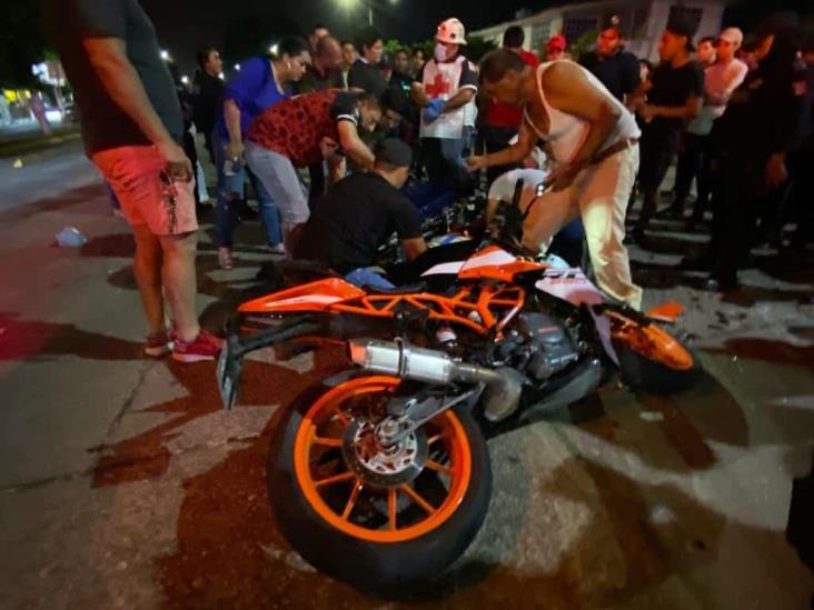 Joven motociclista pierde la vida tras impactarse contra camioneta