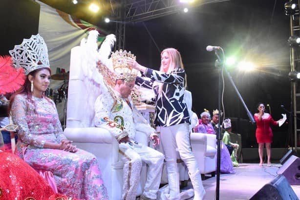 Coronan a la Corte Real de la Feria del Mango en Medellín