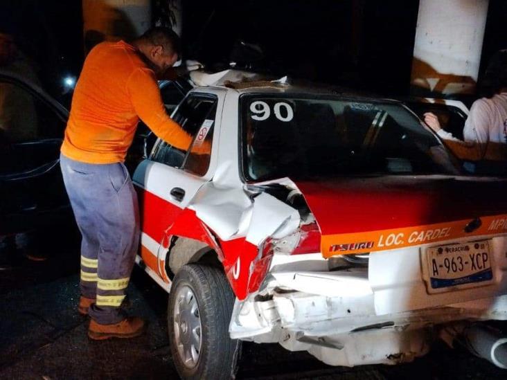 Tras choque, taxista muere prensado en Úrsulo Galván