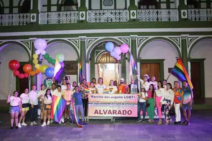 Realizan marcha del orgullo LGBT+ en Alvarado