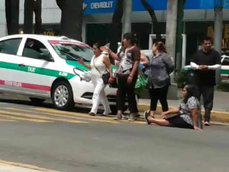 Señora arrollada por un taxi en la avenida Xalapa