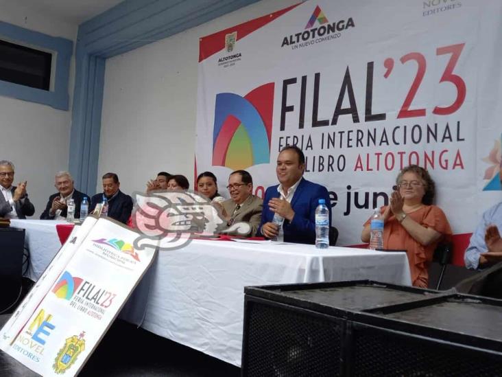 Realizan primera Feria Internacional del Libro en Altotonga