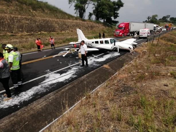 Niega cantante Carín León haber tripulado avioneta que aterrizó de emergencia en Veracruz