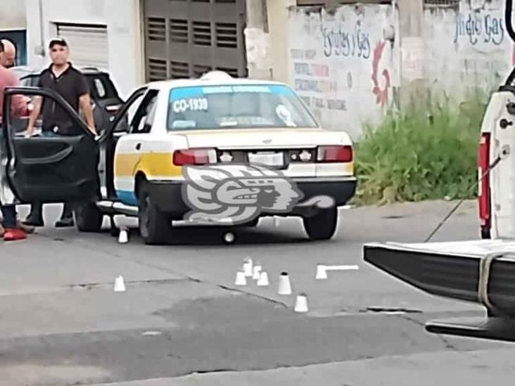Sicarios en moto acribillan a pasajero de taxi y hieren a conductor en Córdoba